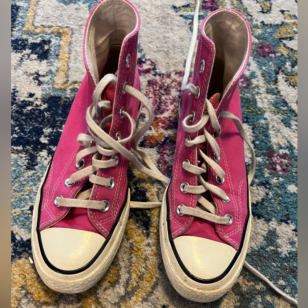 Girls size 4 pink converse